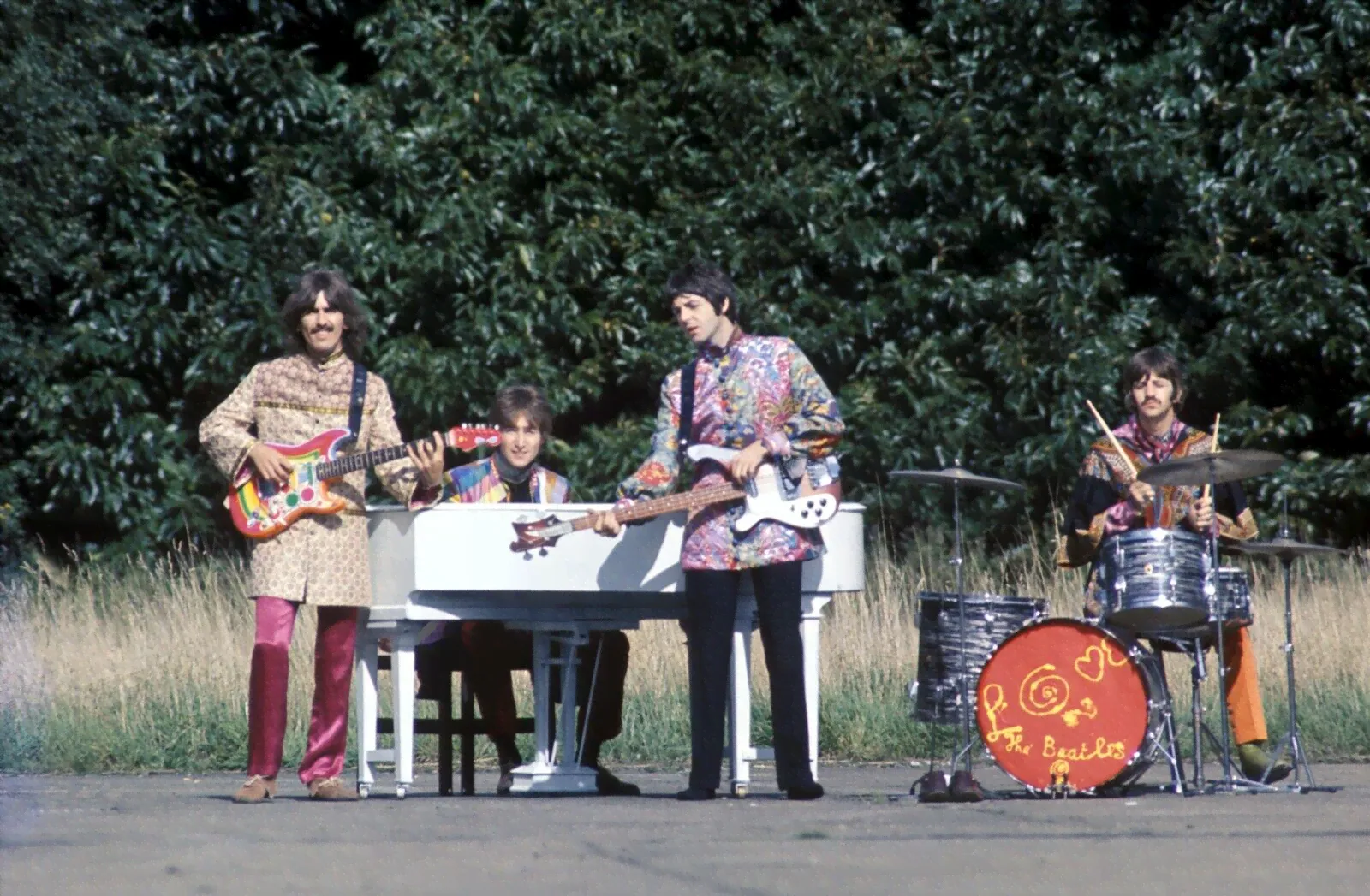 beatles magical mystery Tour 24x36 Poster-0